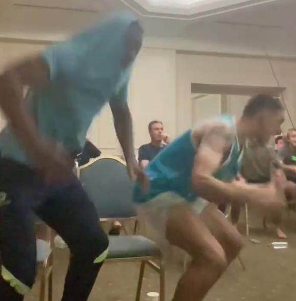 登录入口-赶上世界杯末班车 寒冬大清早疯狂庆祝的澳洲球迷