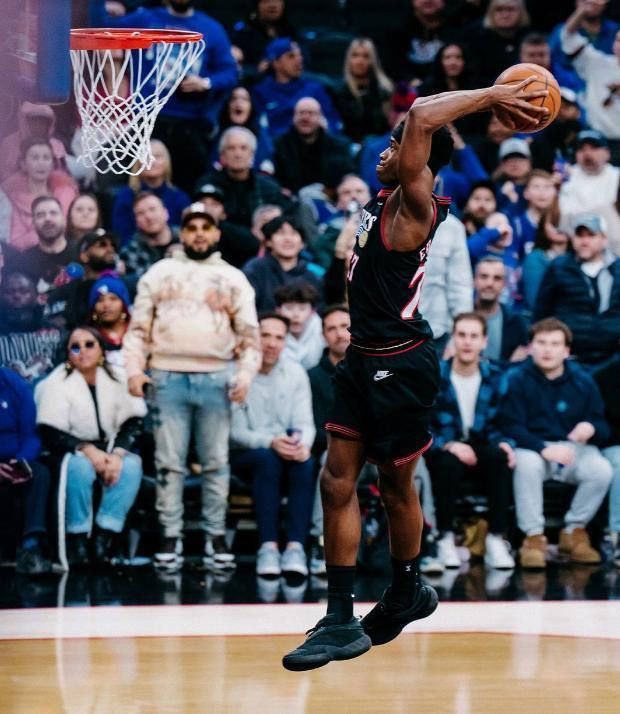 马刺8人上双大胜费城40分！文班6封盖送火锅盛宴 抢MVP还要冲冠|文班亚马|佩恩|圣安东尼奥马刺队|俄克拉荷马雷霆队|泰雷塞·马克西_新浪体育_新浪新闻