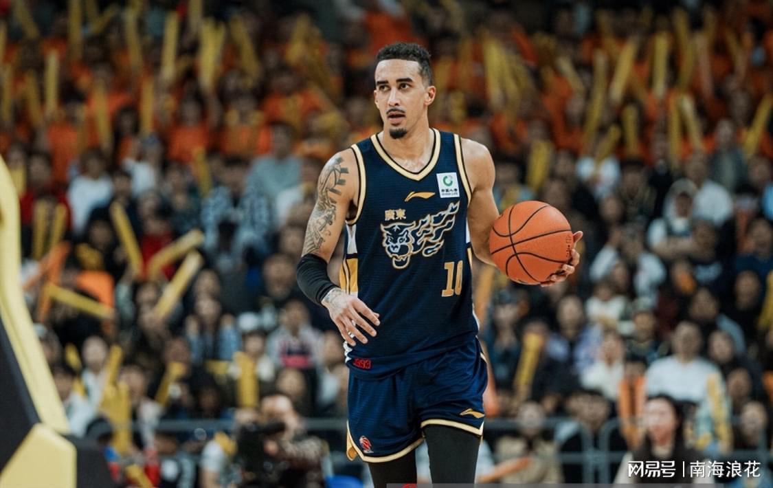 4场连续0分！为何国家队著名射手被杜锋用成废人？球迷一针见血