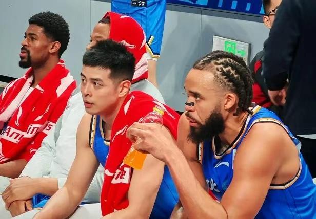 登录入口-CBA｜麦基首秀表现中规中矩，举火烧天扣篮令球迷兴奋不已