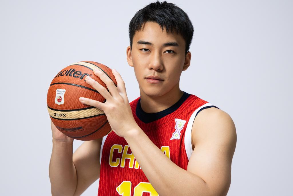 Kaiyun Sports-体坛联播|莫德里奇颧骨骨折赛季报销,弗拉格当选最佳新秀