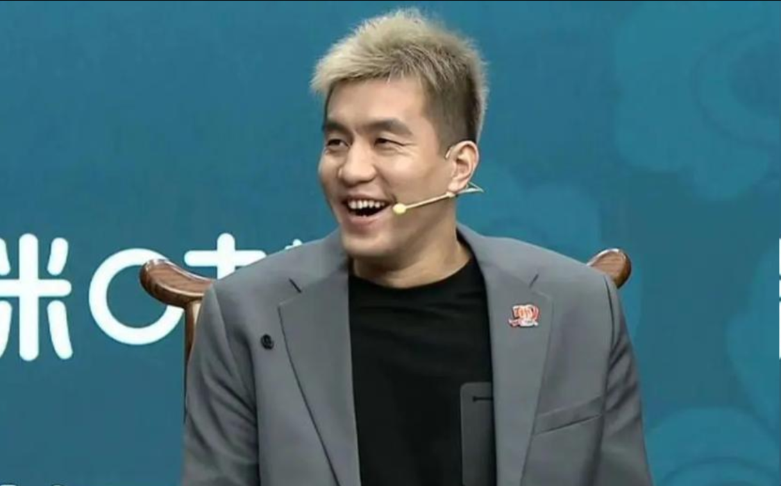明明有合同在身,郭艾伦不去支持广州,却去解说辽宁比赛赚外快?