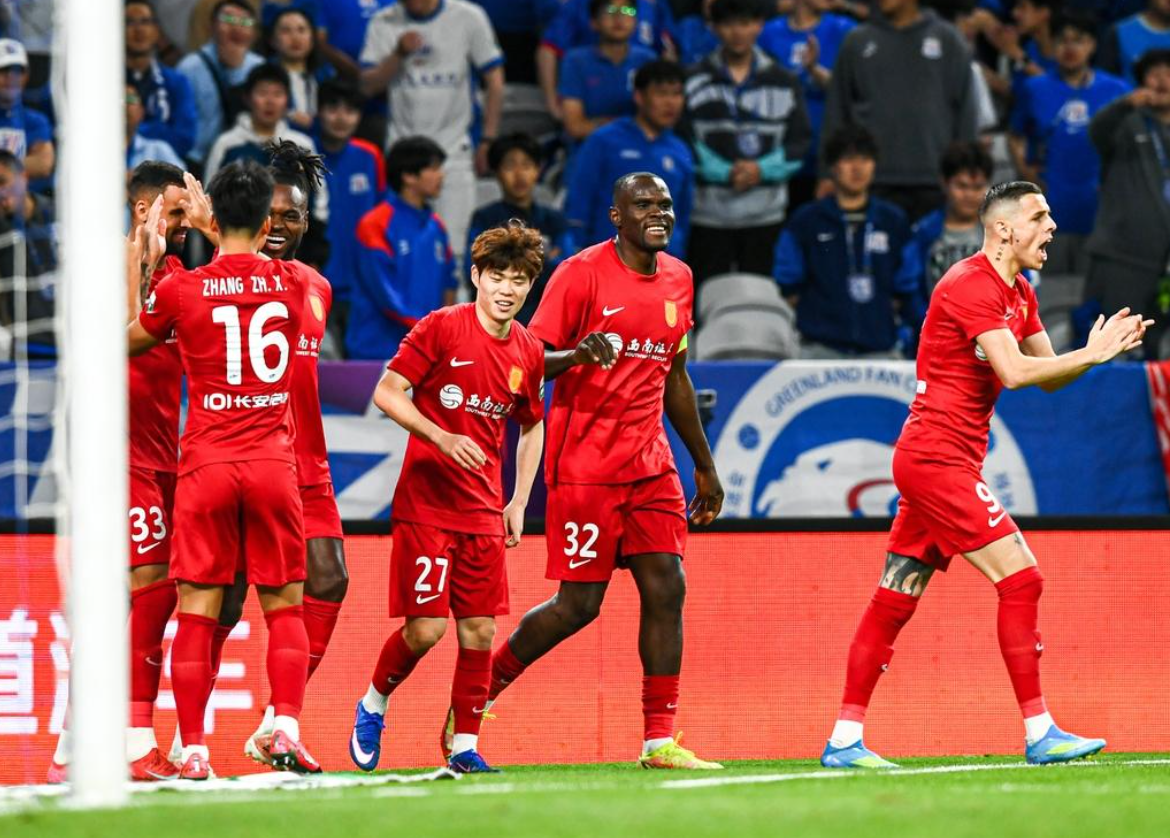 登录入口-从0-2到2-2!超级后卫绝境爆发:梅开二度救主,上海申花3场不胜